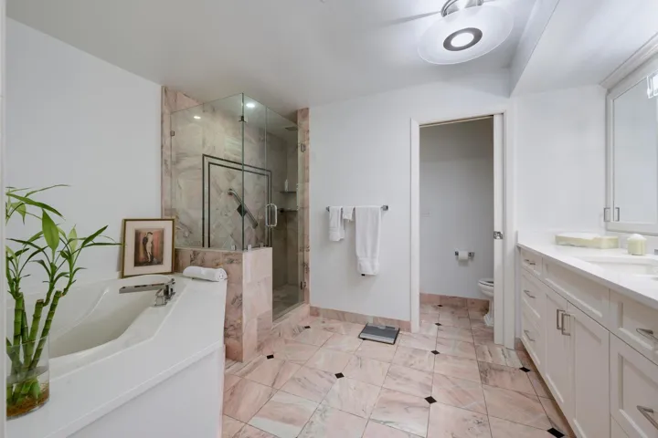 529 S Flagler Dr Unit TH3G-large-015-014