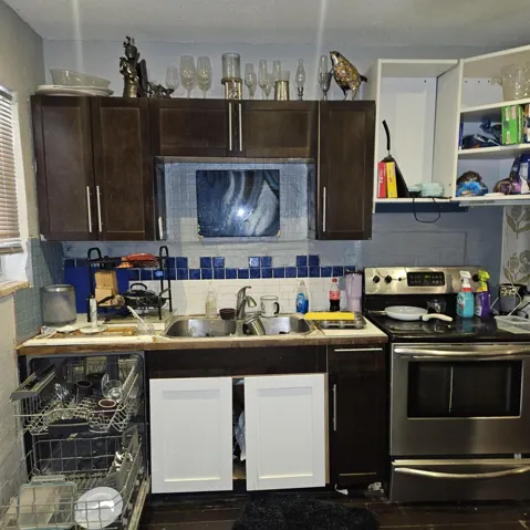 1528 NE 1st - Kitchen