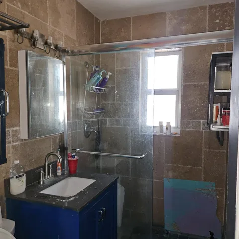 1528 NE 1st - Bathroom