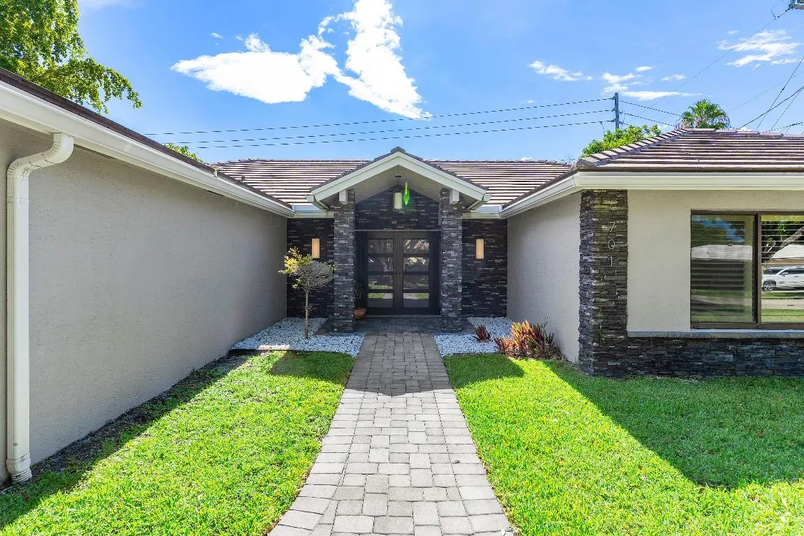 005-701BuoyRoad-NorthPalmBeach-FL-33408-