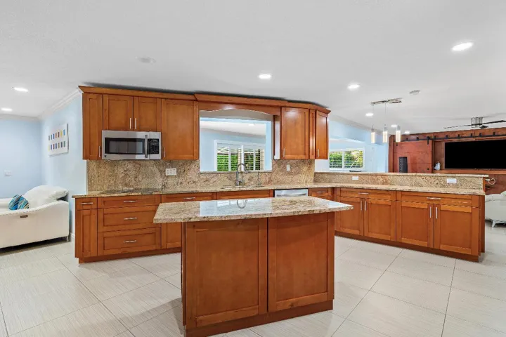 018-701BuoyRoad-NorthPalmBeach-FL-33408-