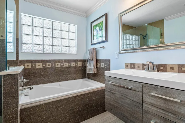 024-701BuoyRoad-NorthPalmBeach-FL-33408-