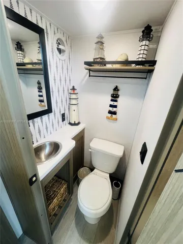 1/2 bathroom