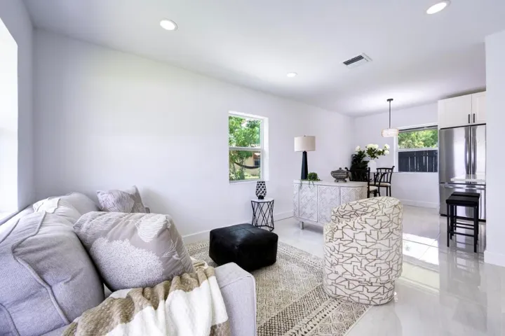 1314 S B St Lake Worth Beach-large-007-0