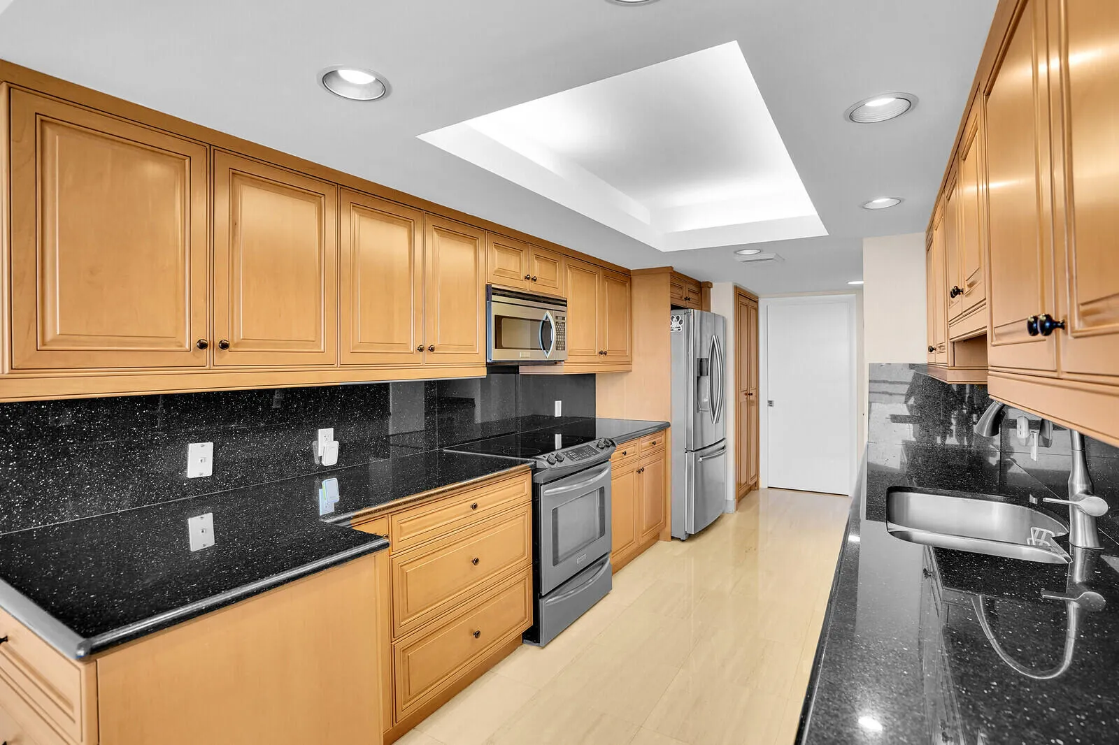 CUSTOM GRANITE KITCHEN