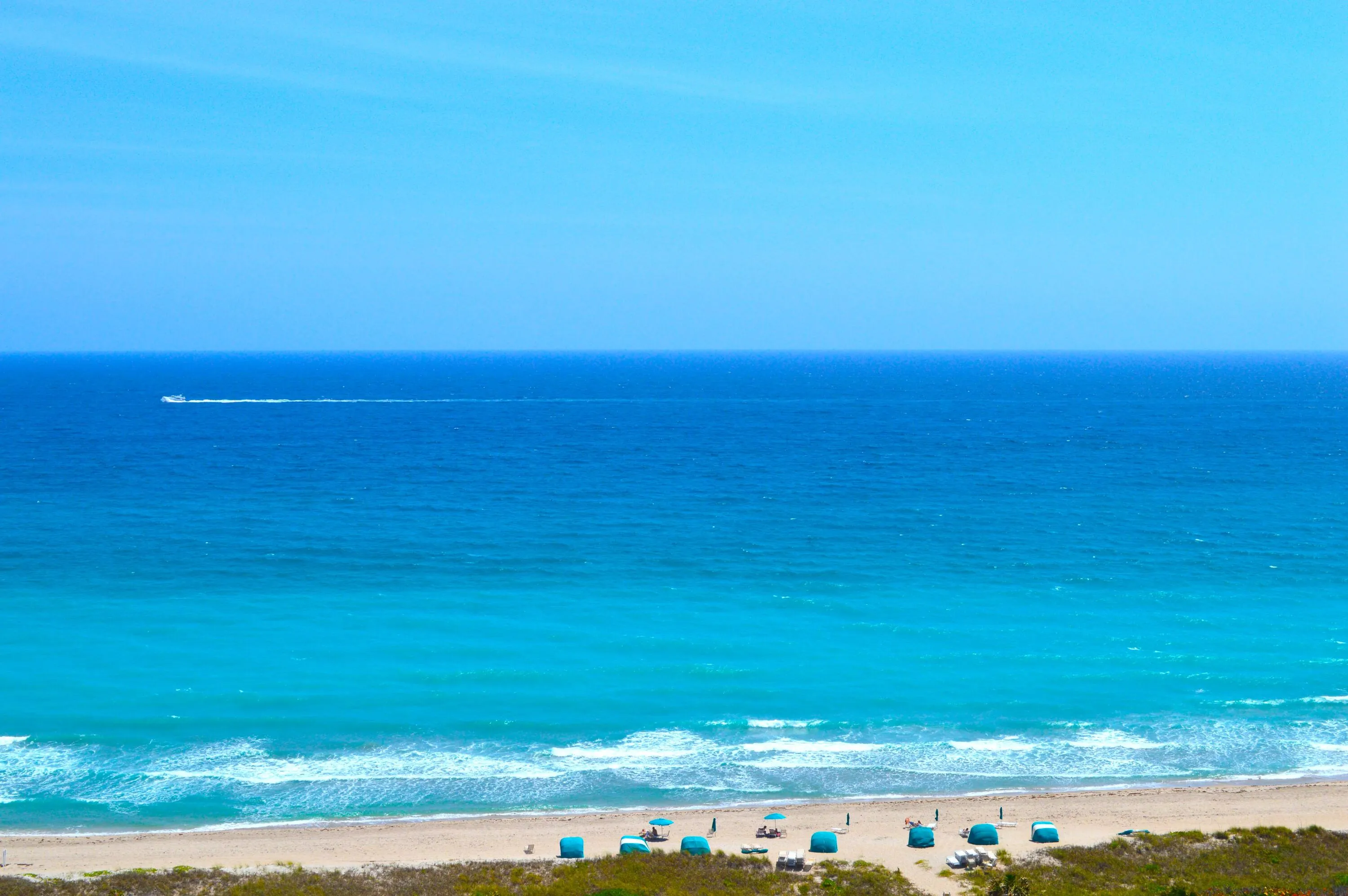 840ft of pristine private beaches