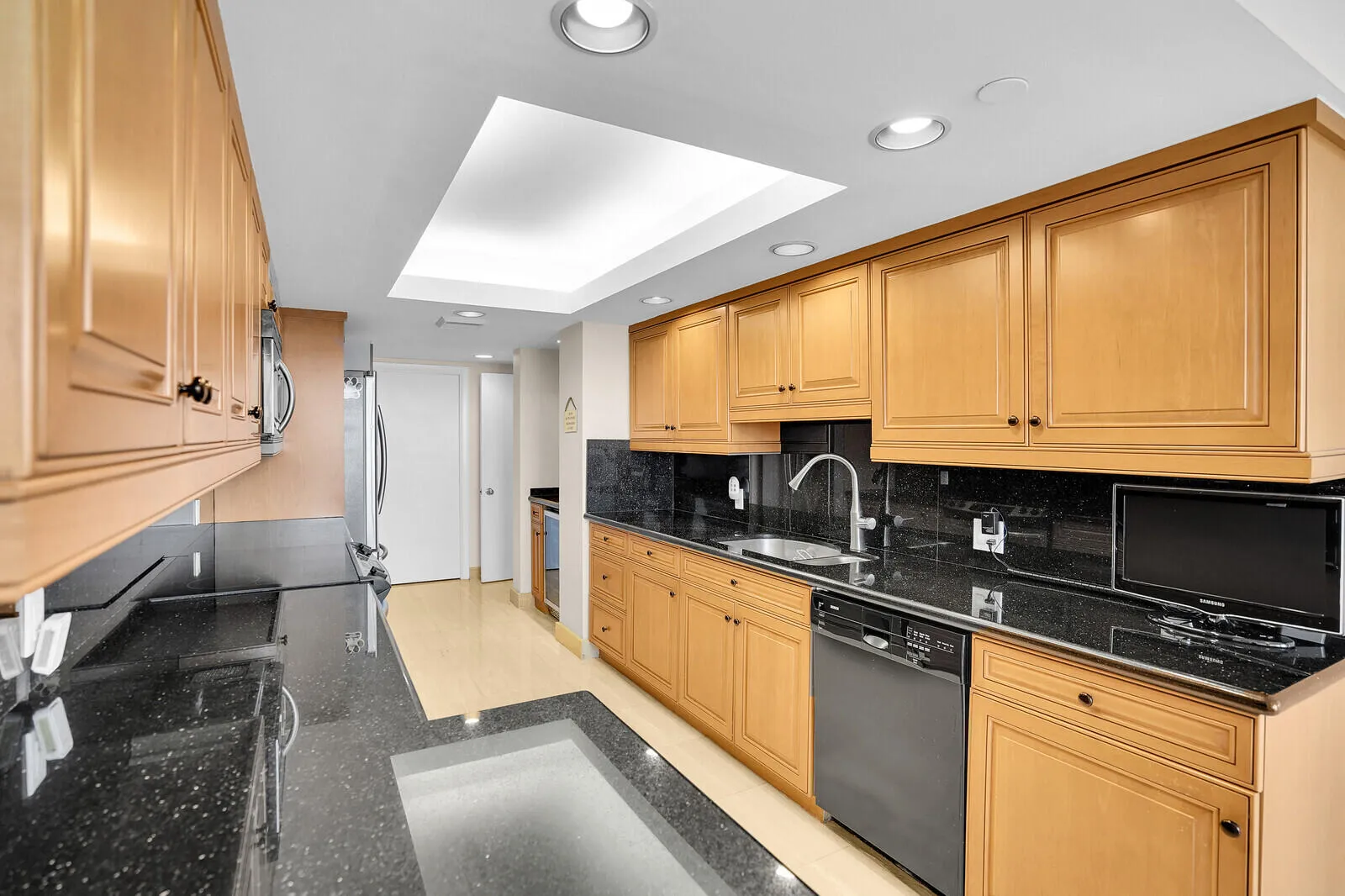 CUSTOM GRANITE KITCHEN