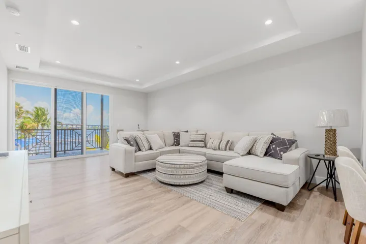 41 SW Seminole Street 305 53