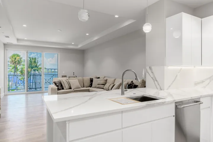 41 SW Seminole Street 305 59