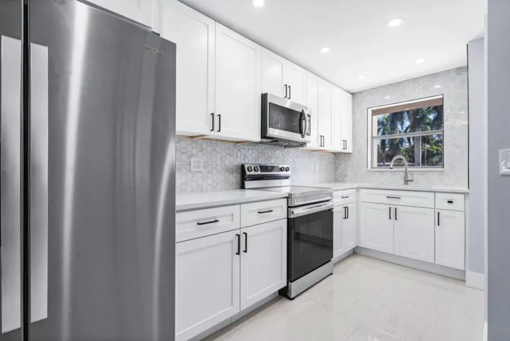 008-300LayneBoulevard-110-HallandaleBeac