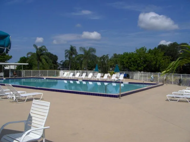 Little Club Pool