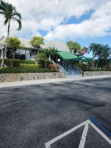 Little Club Club House