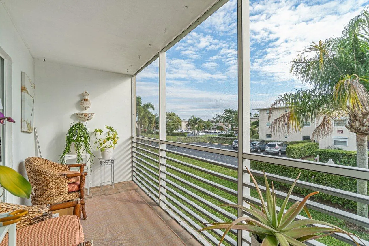 LARGE COVERED SCREENED PATIO W/ STORAGE