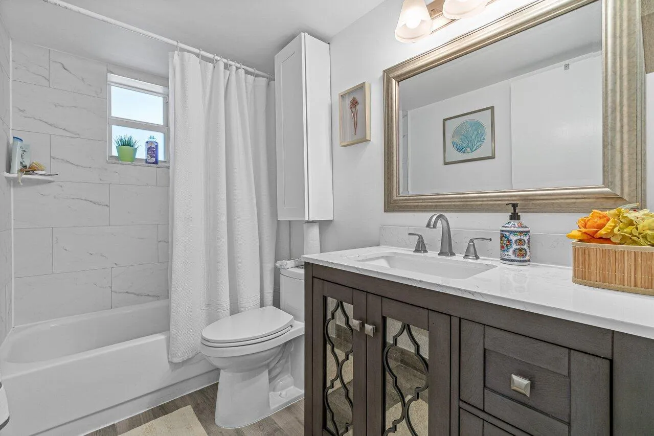 2ND BATHROOM