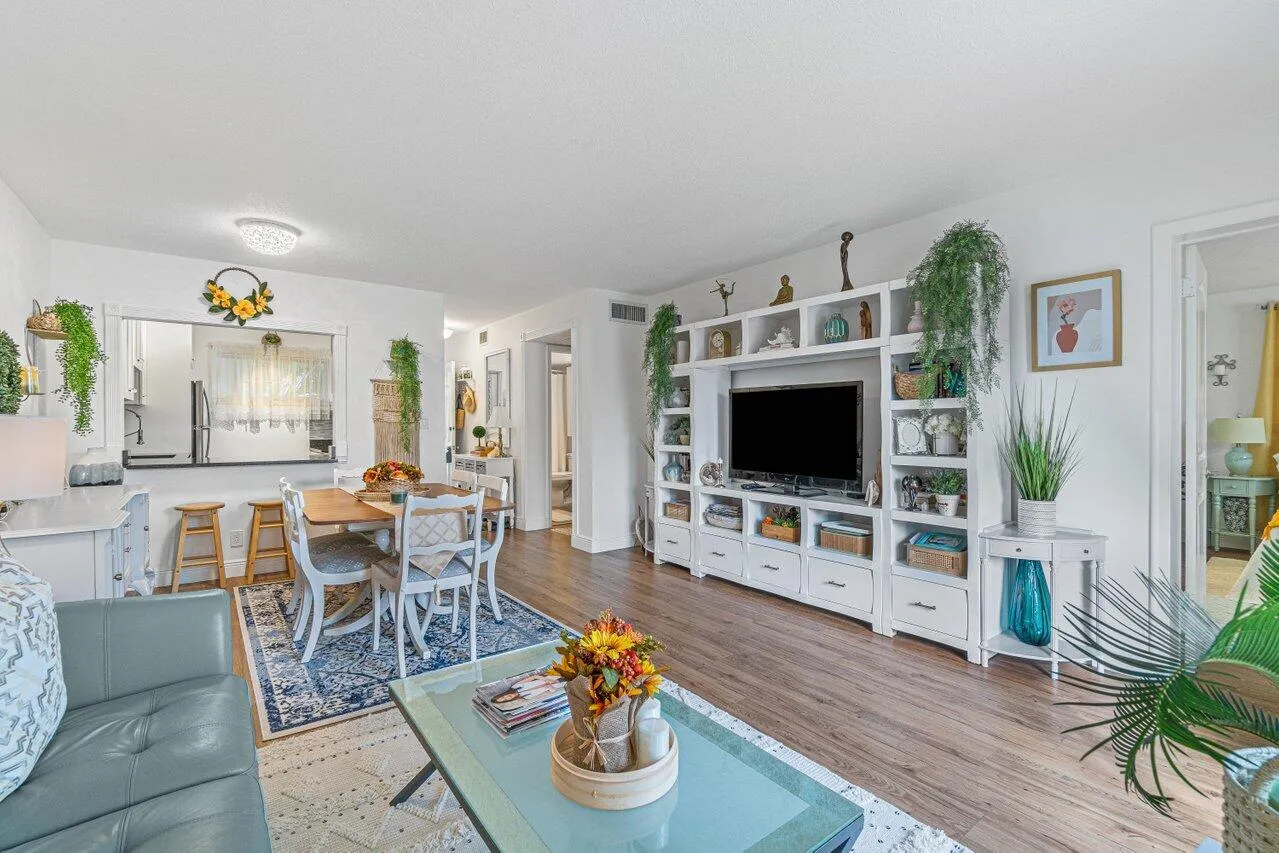 LARGE UPDATED DINING LIVING ROOMS!