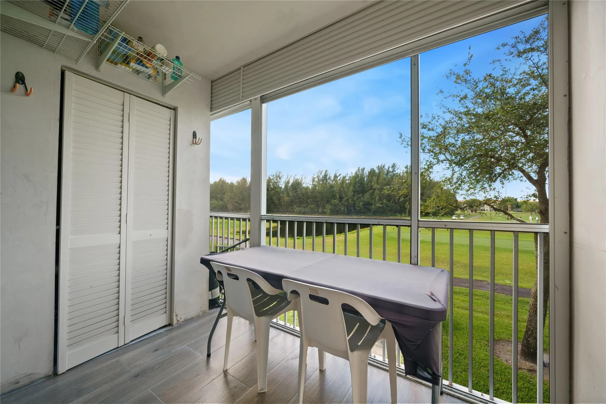 Screened In Balcony with Gorgeous GolfCourse & Lake View