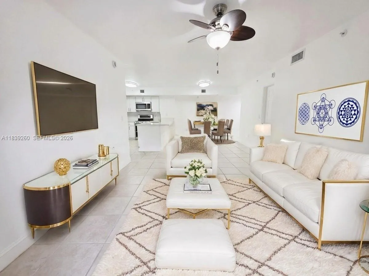 Dining/Living Room Area