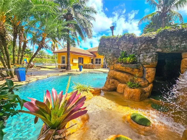 Photo 36