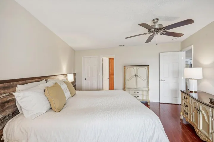 N Ocean Blvd 212-032