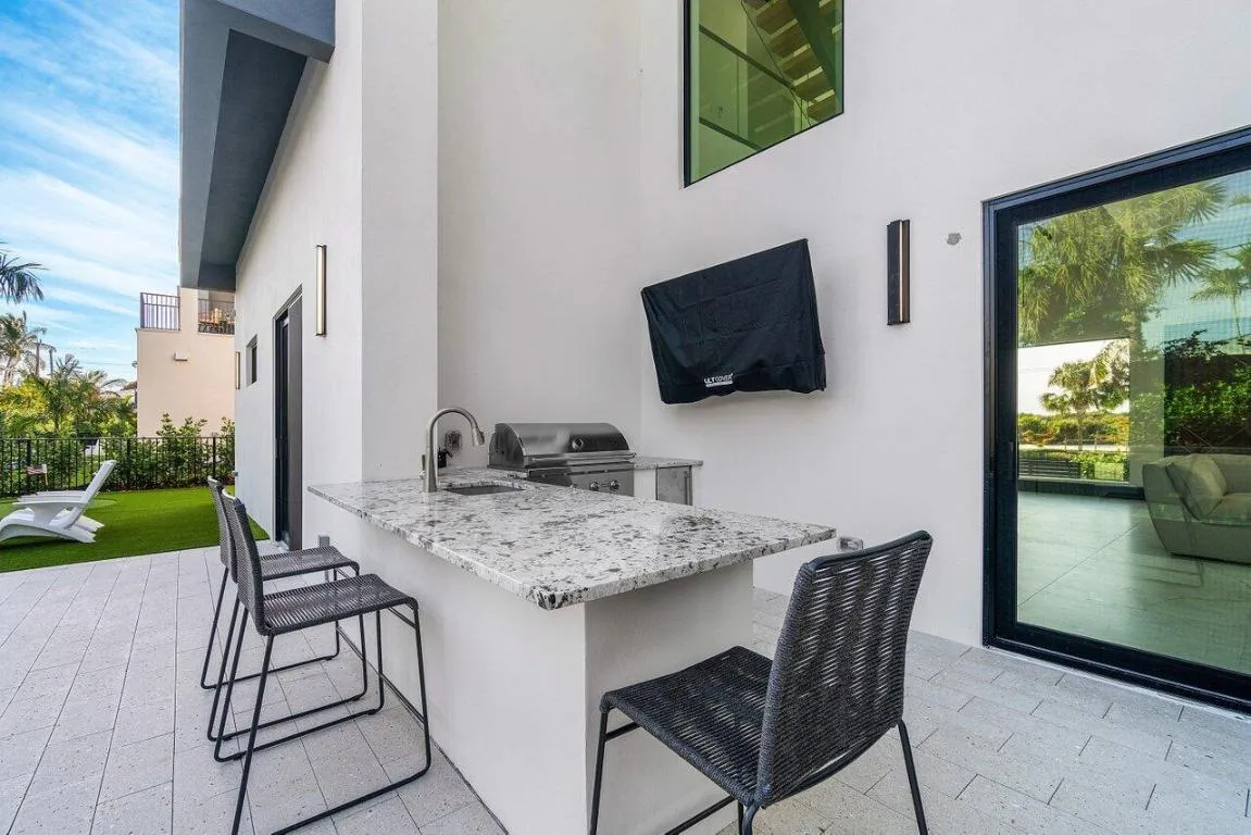 056-13480USHighway1-JunoBeach-FL-33408-S