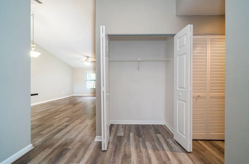 Foyer w/coat closet-