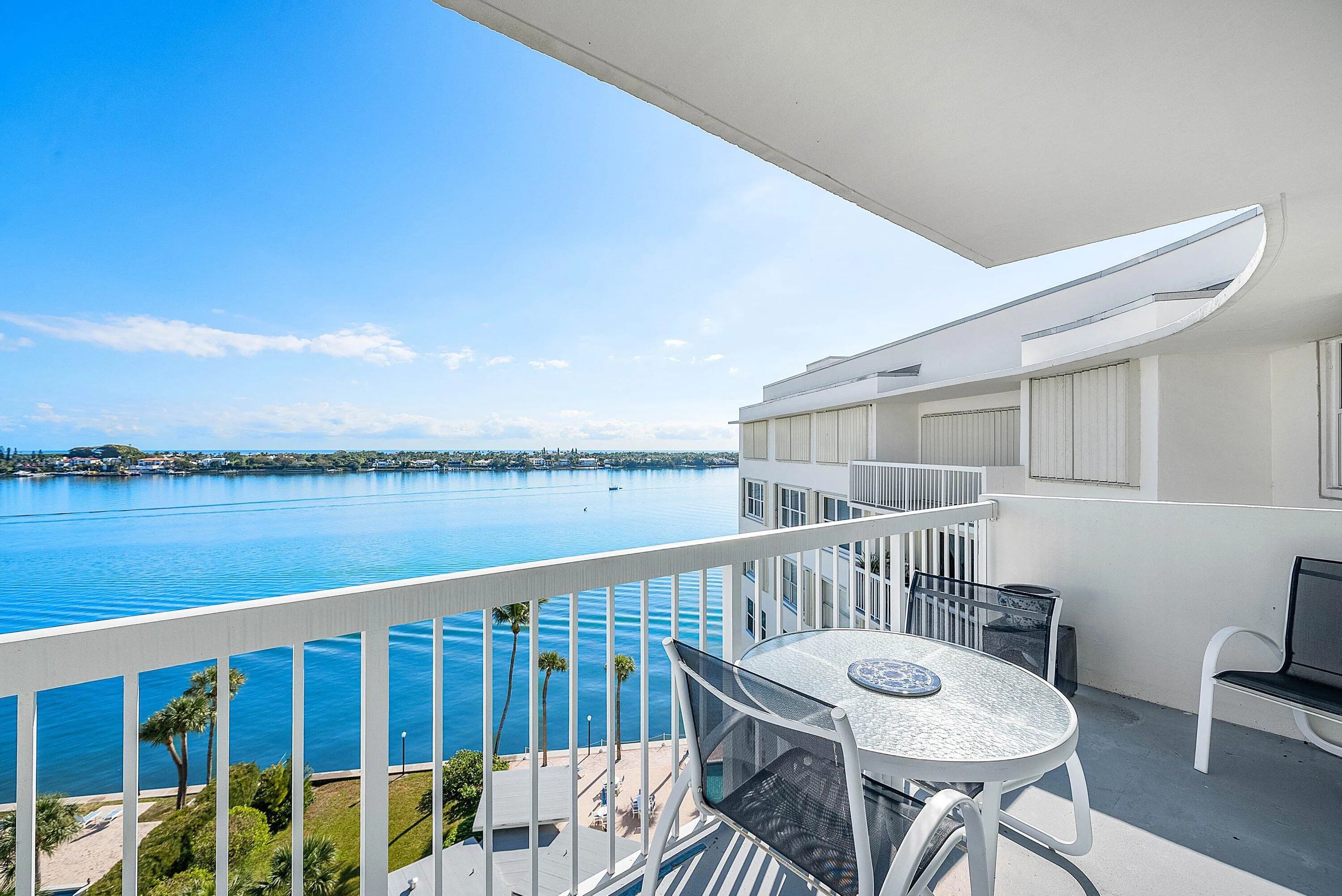 013-2600NorthFlaglerDrive-PH4-WestPalmBe