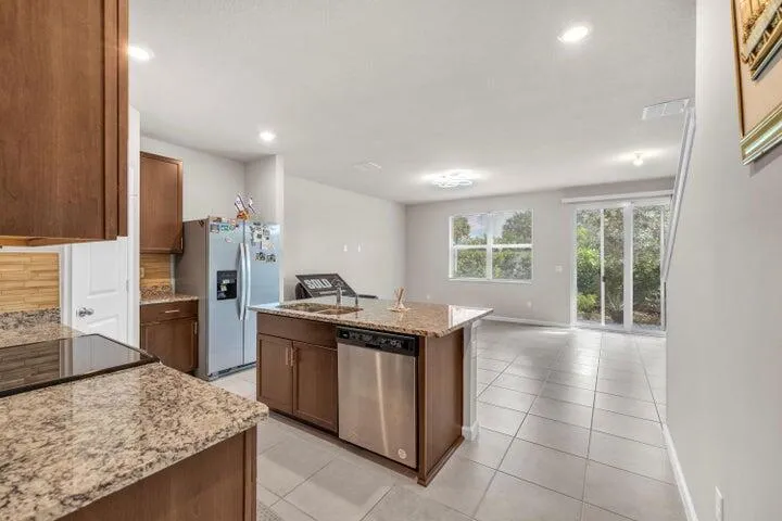KITCHEN ISLAND