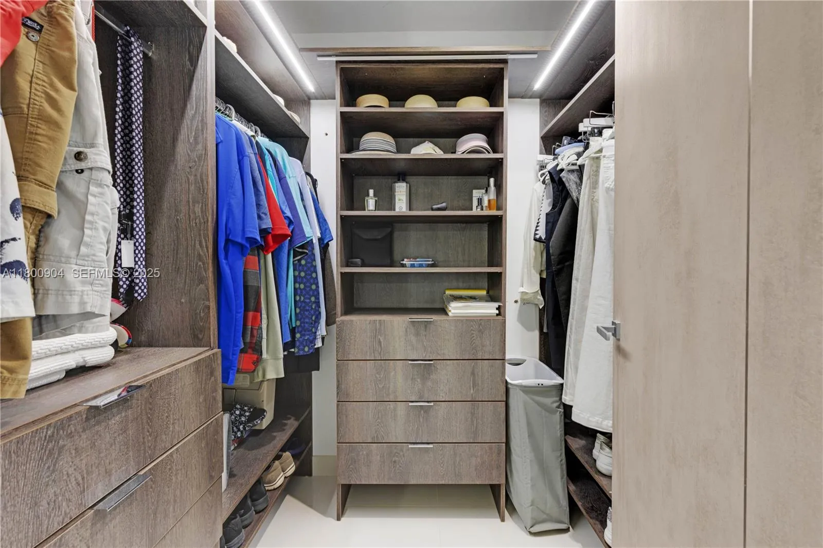 Custom PrimARY Closet