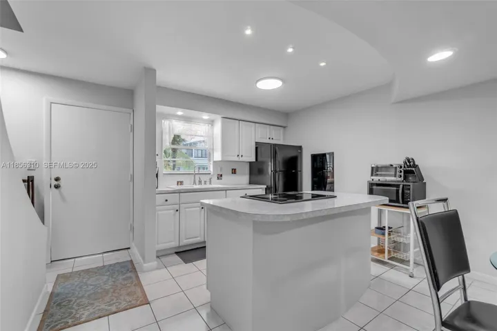 KITCHEN WITH ISLANDSTAINLESS APPLIANCES