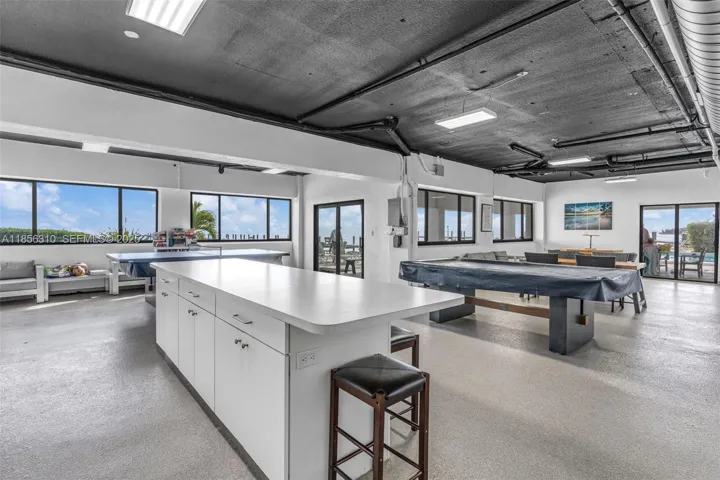 OCEAN FRONT COMMUNITY ROOM WITH KITCHEN AND POOL TABLES/TABLE TENNIS