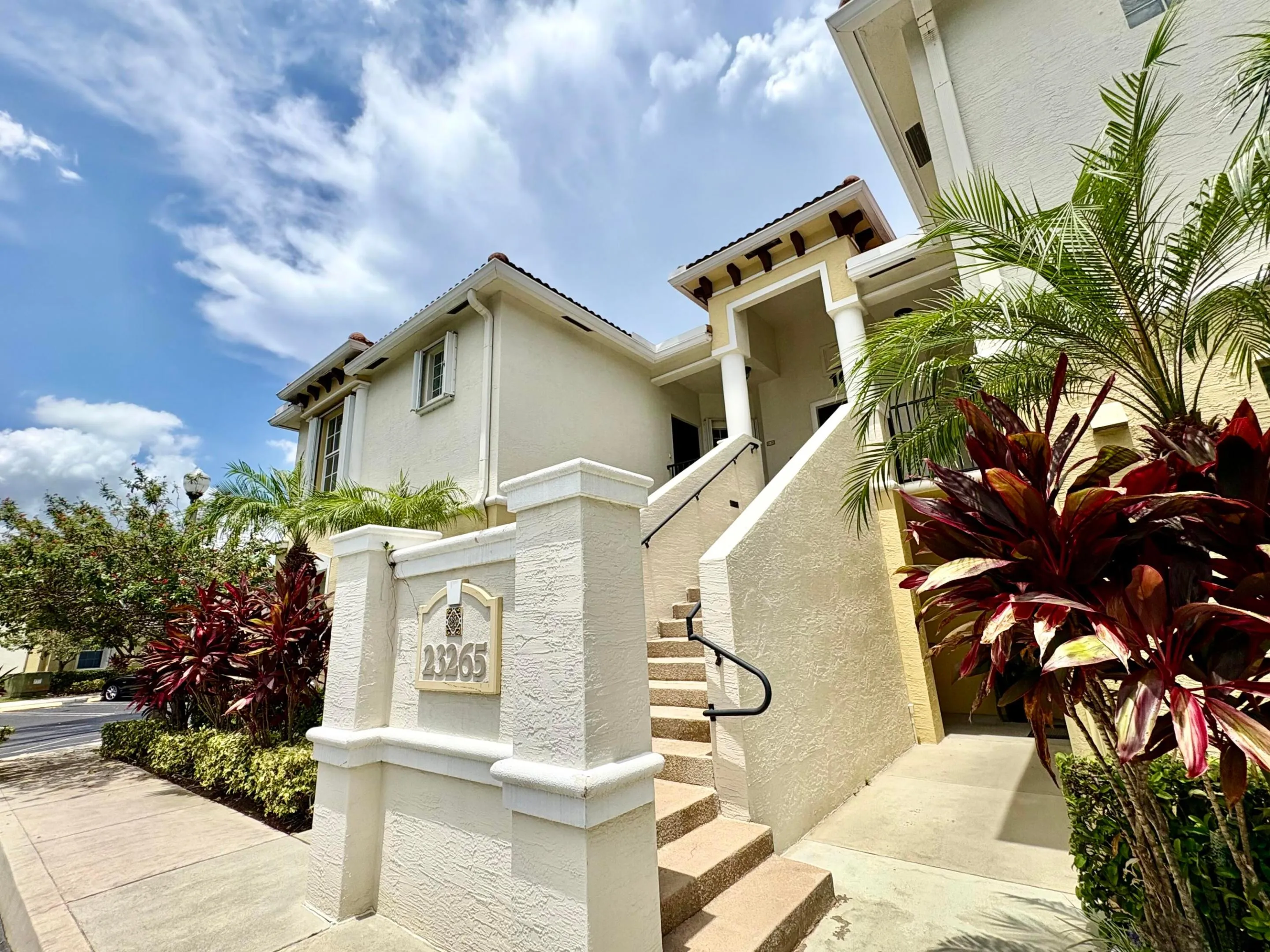 STAIRS OR ELEVATOR TO 2ND FLOOR