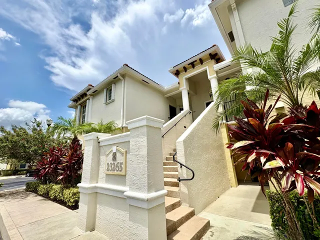 STAIRS OR ELEVATOR TO 2ND FLOOR