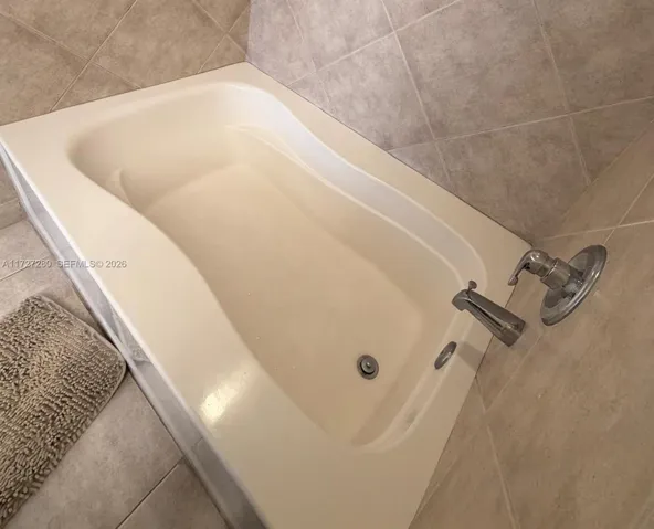 MSTER BATHROOM TUB