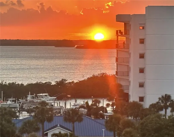 SPECTACULAR SUNSETS