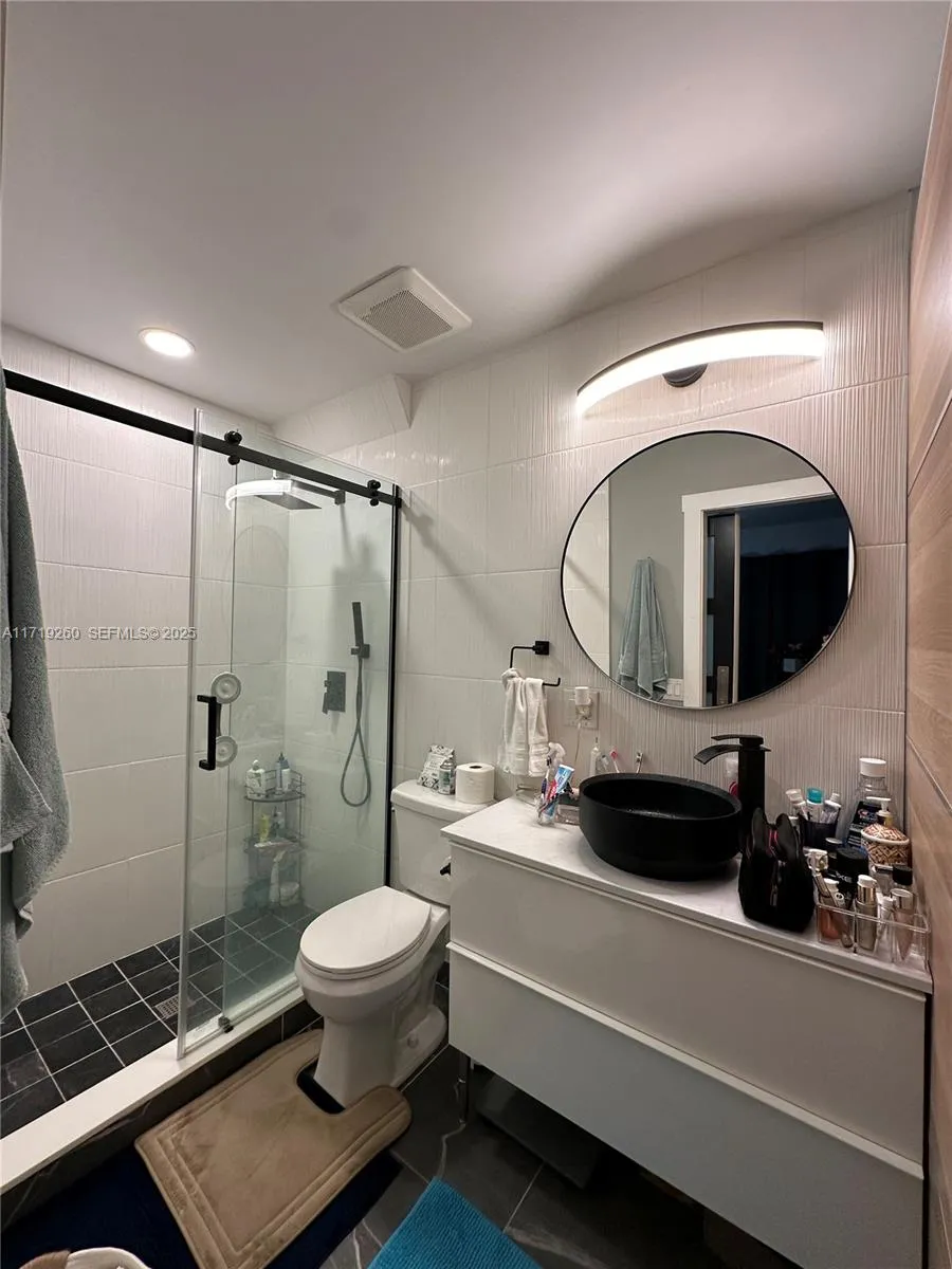 Main Bedroom Bathroom