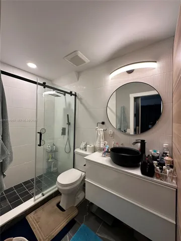 Main Bedroom Bathroom