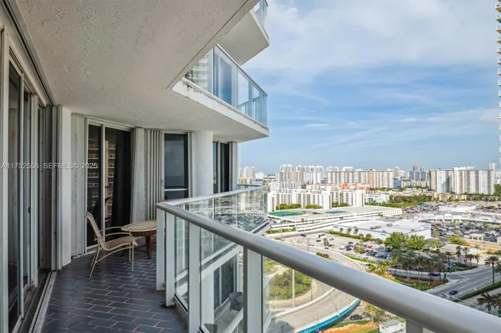Breathtaking Views of the Ocean & City Facing North / East / West.