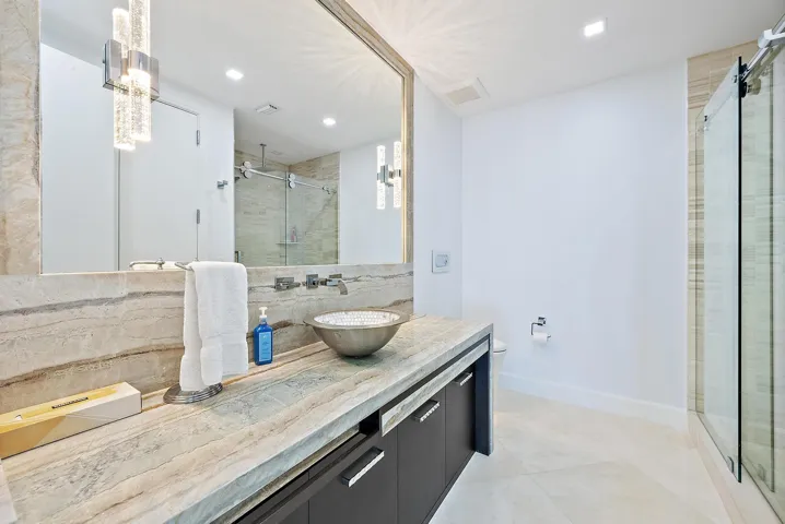 Guest bath 4