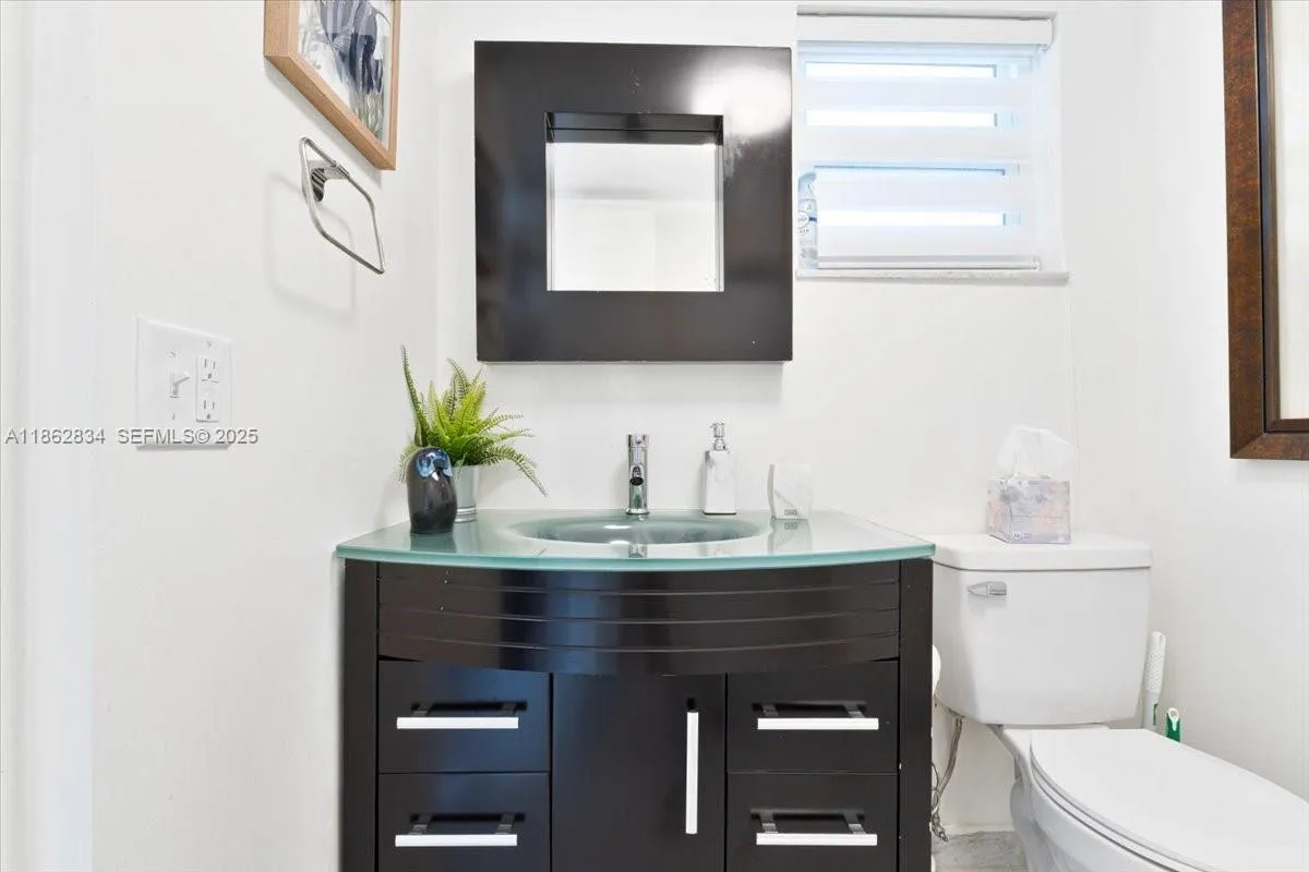 Guest bathroom 2