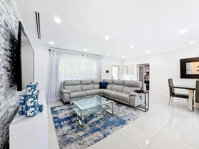 2601 NE 18th Street-25