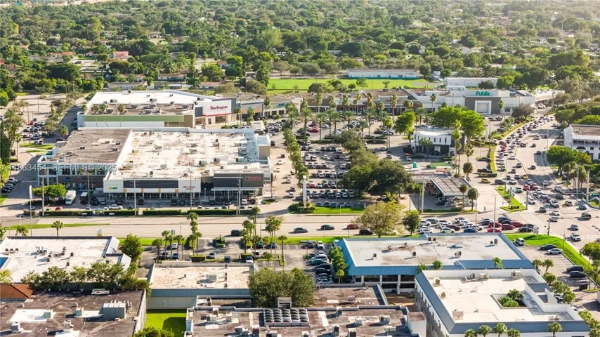 Walking distance to shopping and restaurants!