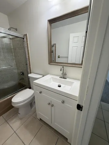 Common Bath 1