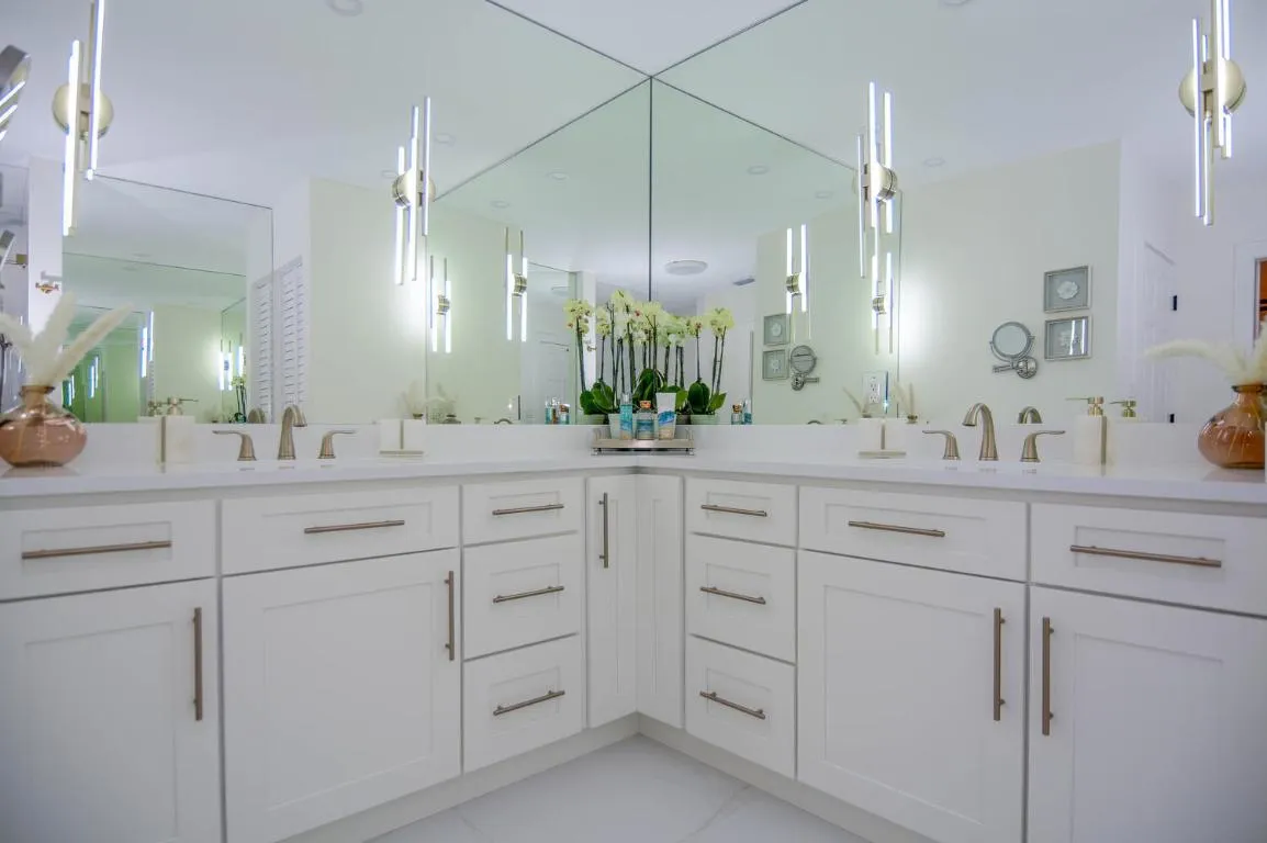 Primary Ensuite Bath w/Dual Sinks