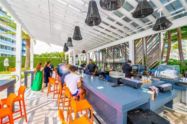 Restaurant/bar