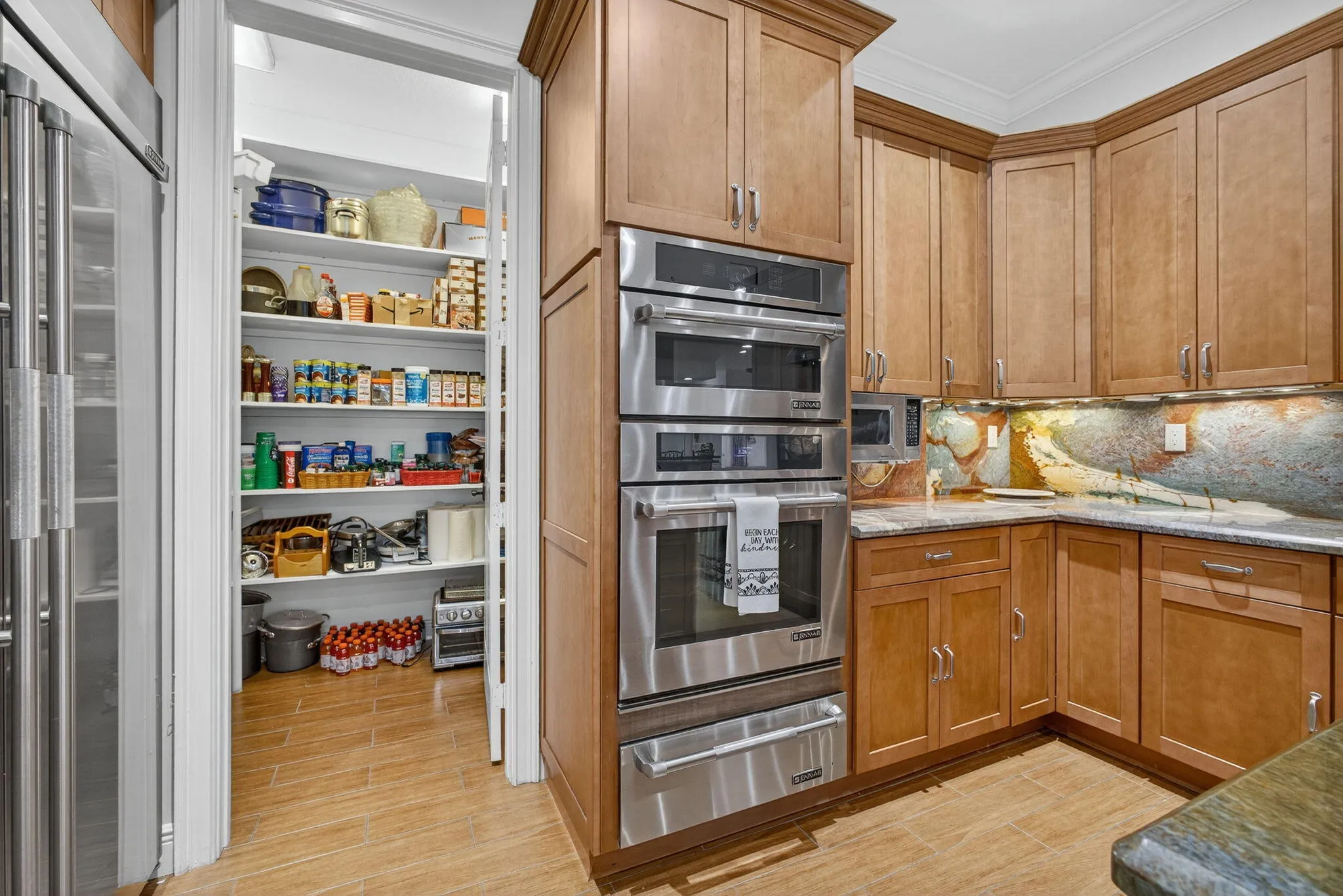 LARGE WALK IN PANTRY