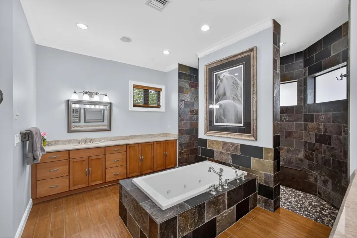 PRIMARY BATH WHIRLPOOL TUB