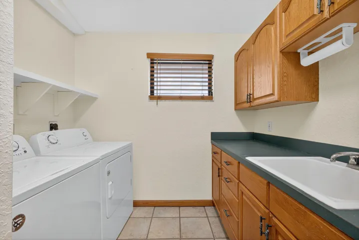 GUESTHOUSE LAUNDRY ROOM