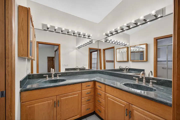 GUESTHOUSE MAIN BATH