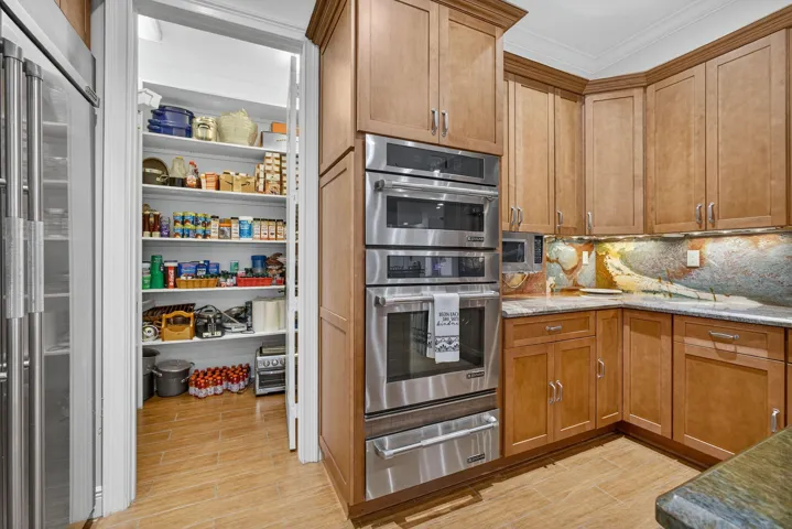 LARGE WALK IN PANTRY