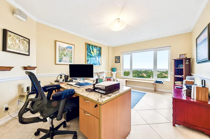 Bedroom 2/Office